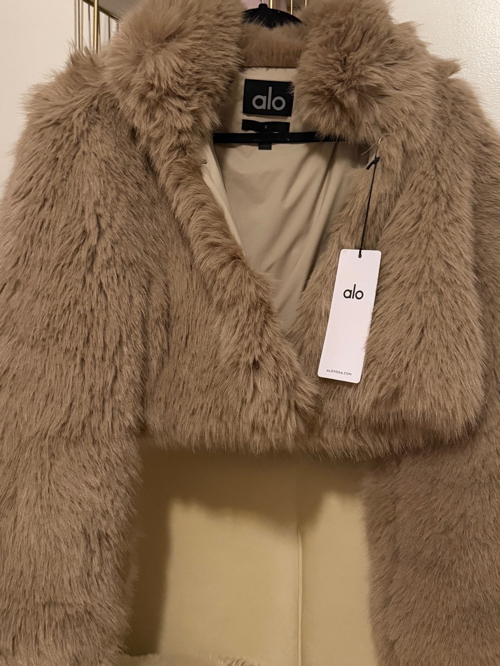ALO Yoga Women's Faux Fur Cropped Jacket